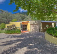 A Bach at Bright - Accommodation QLD